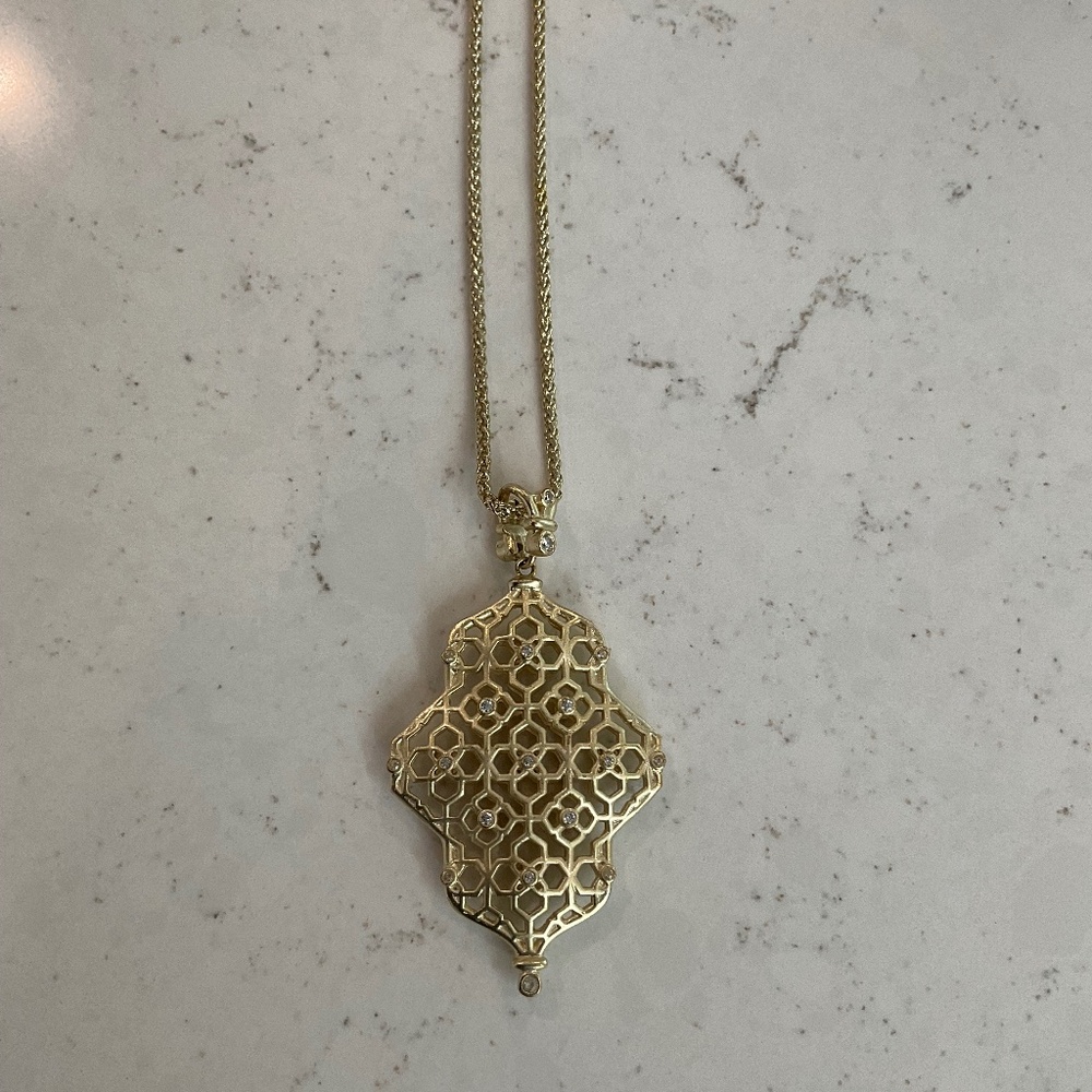 Kendra Scott necklace
